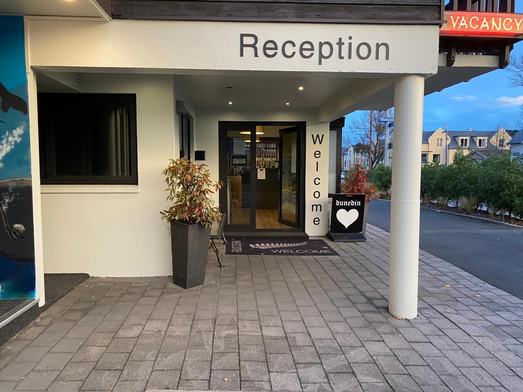 Commodore Motel Dunedin Exterior foto